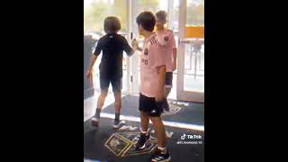 Download lagu messi Suarez and thire wife and thiago messi binja min Suarez mp3
