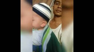 Download lagu Habib Ali Al jufriWajah ulama yang meneduhkan anak kecil pun sampai mencium fotonya mp3