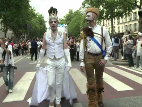 Manifestantes gay en París demandan seguir ejemplo de Nueva York