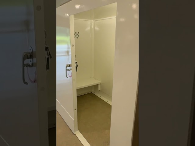 Vídeo relacionado con SmartSign "Severe Weather Shelter Area" Señal de proyección | 5" x 6" acrílico