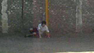 Golpe en la cabeza a shebastìan.AVI