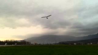 preview picture of video 'Landing with a Wet Hang-glider'