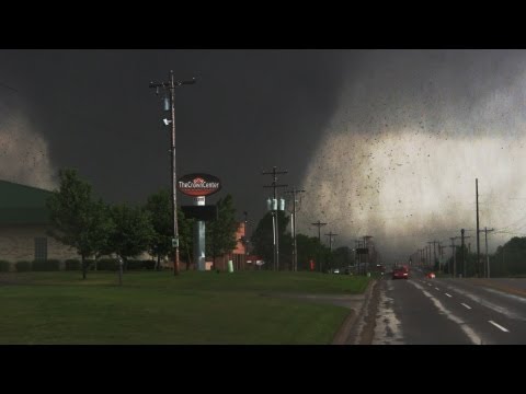 Moore Oklahoma EF-5 Tornado Video! 5/20/13