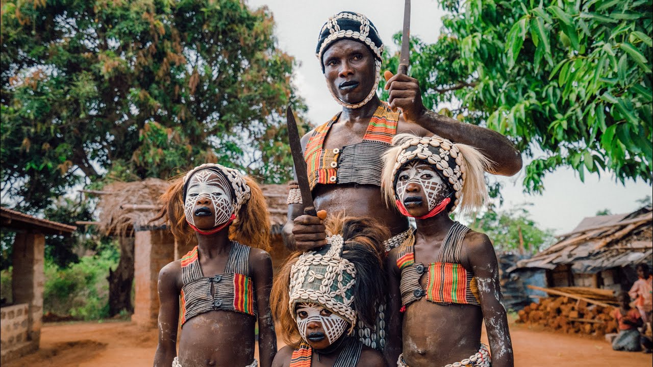 Snake Girls: Her Life is in DANGER