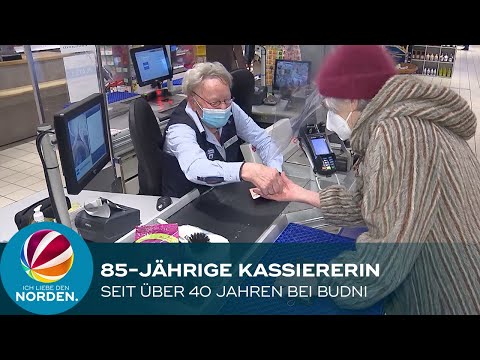 85-jährige Hamburgerin sitzt immer noch bei Budni an der Kasse