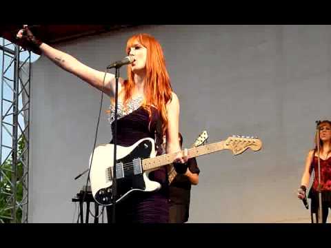 Vanessa Amorosi - Long Way To The Top - LIVE at Ascot.wmv