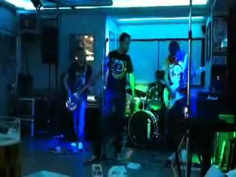 REDDOT (Red Hot Chili Peppers tribute) Under The Bridge @ River Street / Cocktail Pub (Sora - FR)