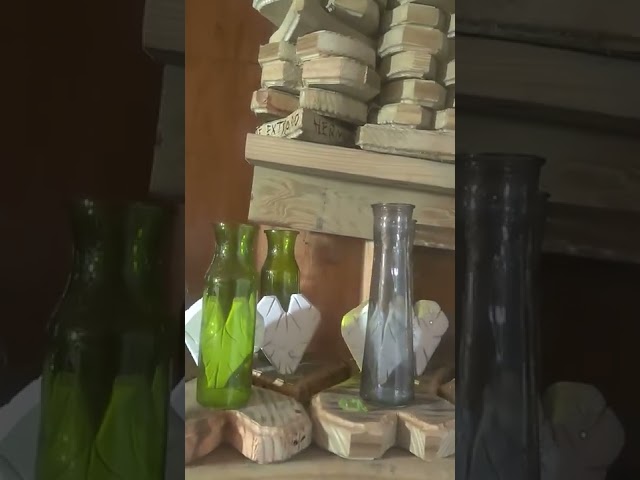 Vídeo relacionado con SIFOEL 2 unidades de cementerio conmemorativo artificial, ramo de rosas con jarrón para decoración de lápidas de cementerio (morado claro y blanco)