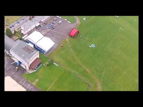 Parašutista na kameru zaznamenal vlastný zoskok nad novoveským letiskom