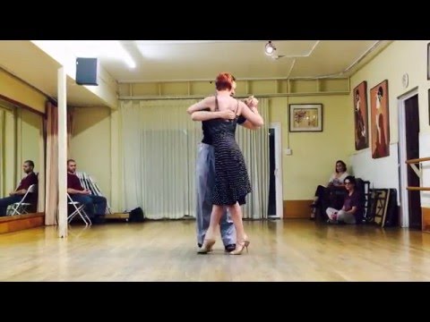Tango 105: turn to the right w sacada or gancho