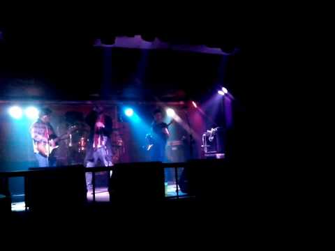 AVÉ DELØN - CIERRA TUS OJOS (GREENS 08-07-16)