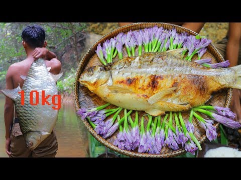 Amazing Catching big 10kg Hypsibarbus fish then grilling fish in river for eating with pepper sauce