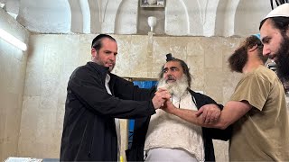 ‏ הרב שלום סבג שידור חי כ״ה בשבט (הרב שלום סבג) - התמונה מוצגת ישירות מתוך אתר האינטרנט יוטיוב. זכויות היוצרים בתמונה שייכות ליוצרה. קישור קרדיט למקור התוכן נמצא בתוך דף הסרטון