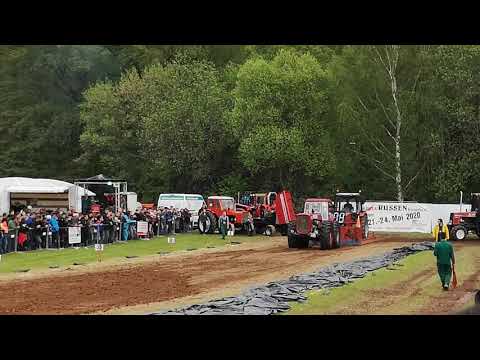 Dutra D4K zeigt was er kann beim Traktor Pulling   14.Russentreffen Oberlungwitz