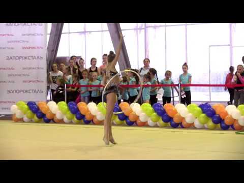 Карика Полина 2005 обруч