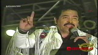 LORENZO DE MONTECLARO ABRAZADO DE UN POSTE