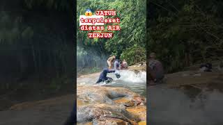 Download lagu BERBAHAYA ‼️ Melintasi sungai deras dan curam #shortvideo #horrorstories #tragedi #kecelakaan mp3