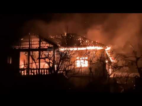 Merr flakë një banesë në fshatin Shkallë të Bashkisë Klos