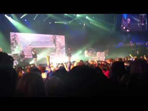 Video thumbnail for One Thing (Live at iTunes Festival)