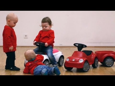 Bobby-Car-Test im Video: Diesem Trio rutscht nichts durch | DER SPIEGEL