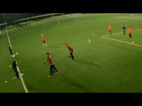 Fussballtraining: Schnelligkeitstraining - Schnelligkeitswettbewerb im Viereck mit Passen