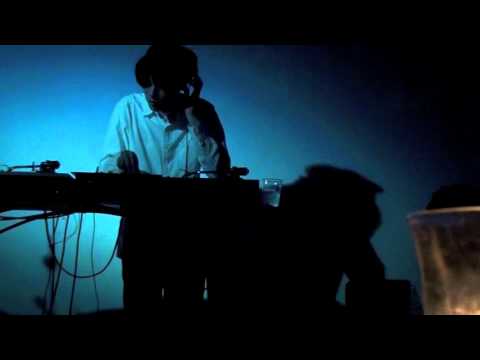 DJ Ikeguchi Takayoshi in atelier@nuthings JAJOUKA  Nov. 2011