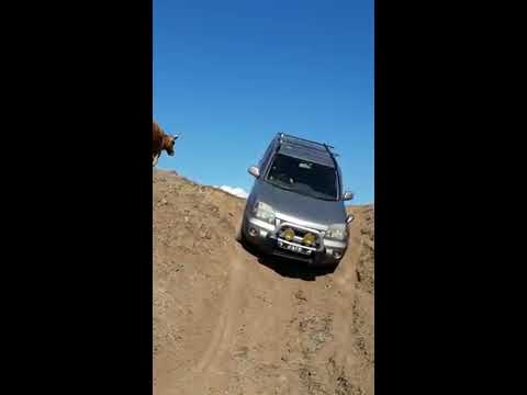nissan x trail nt30 - off road  descending on diagonal obstacles