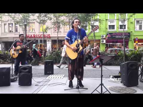 zapin melayu yg menyentuh kalbu dari sentuhan buskers