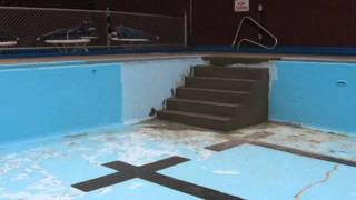 How to build concrete steps in a swimming pool