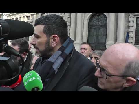 URBANISTICA, FLASH MOB FDI IN PIAZZA SCALA: SALA SI DIMETTA