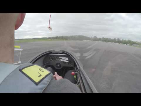 Gliding - Learning to fly - Flight 049 - Very low cable break demo