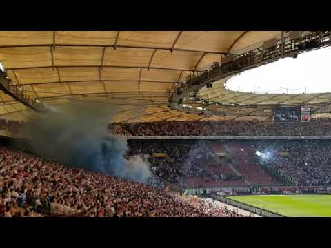 VfB Stuttgart vs Karlsruher SC 2:0 09.04.17 - KSC-Fans zünden und werfen PYROS auf den Platz !!