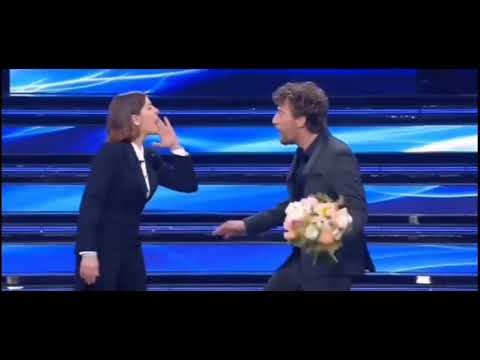 Maria Chiara Giannetti e Maurizio Lastrico "ahhhh  te vuoi fare la baldoria" Sanremo 2022
