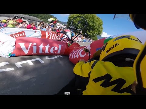 Tour de France 2016: Adam Yates crashes into collapsed inflatable arch
