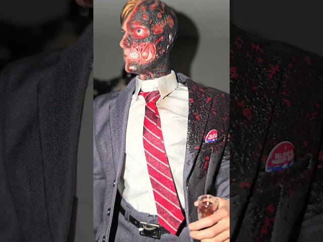 Vídeo relacionado con ASVP Shop Two Face 2 Sided Coin w/Scratch Prop Harvey Dent for Batman Costume Cosplay