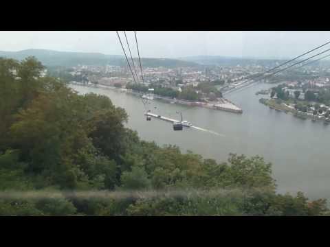 Mit der Seilbahn über den Rhein.
