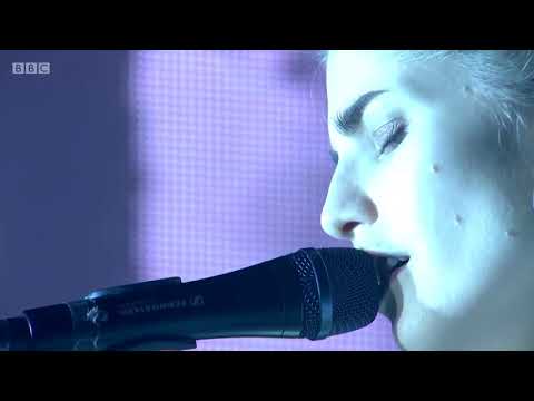 London Grammar - Truth Is A Beautiful Thing (Live Glastonbury Festival 2017)