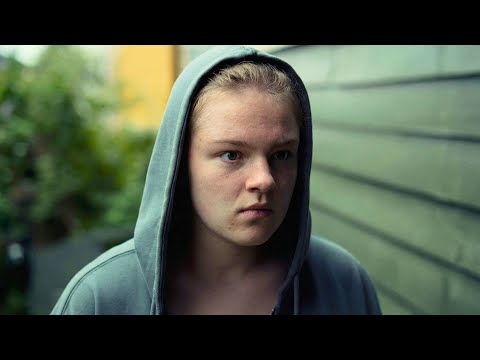 Lonely cleaner convinces a stranger with amnesia that they are a couple and brings him home