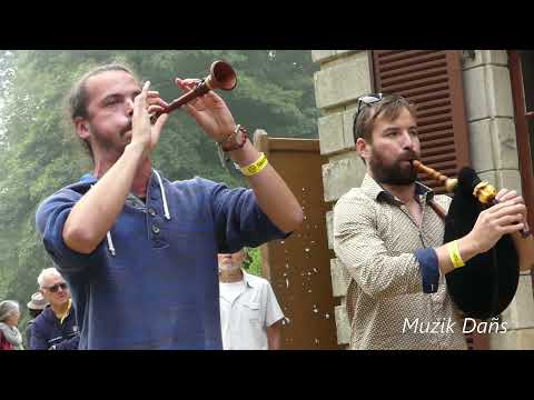 Marche du Pays Fañch/Plinn - Louri Derrien (bombarde) et Elouan Le Sauze (biniou) à Gourin en 2021
