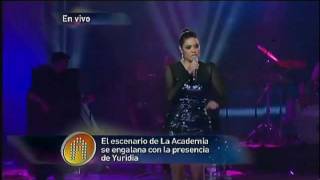 Yuridia canta un popurri en el concierto # 17  (11-12-2011 )