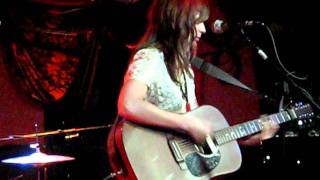 Nicole Atkins- Darkness Falls So Quiet