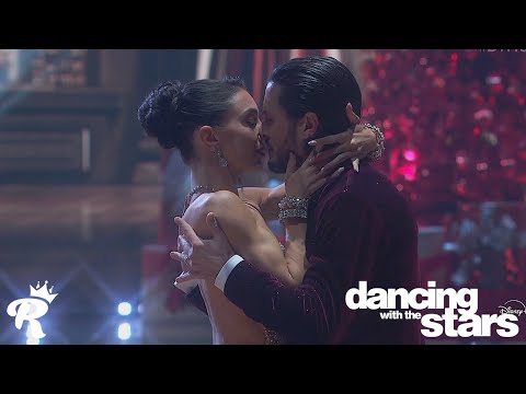 Jenna Johnson & Val Chmerkovskiy | Viennese Waltz | Dancing With The Holidays 2025
