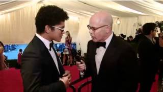Bruno Mars at the Met Gala Red Carpet 2012 (HD)