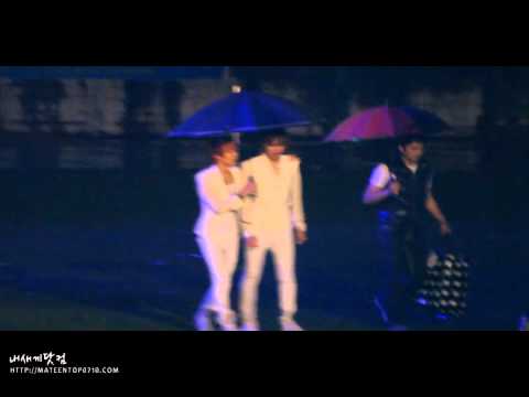 [FANCAM] 111014 NielJoe moment after Gimhae performance
