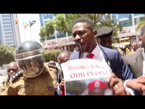烏干達的波比-沃恩在 "和平抗議 "中被短暫拘留。 (Uganda's Bobi Wine briefly detained at 'peaceful protest')
