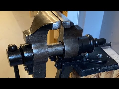 Huge Old Rusty Leg Vice Restoration