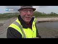 Eeuwenoude en bekladde zwerfkeien op Texel weer schoon na grote wasbeurt