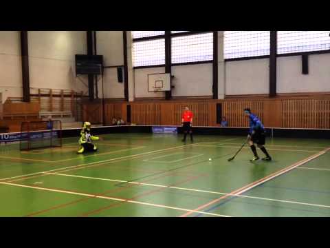 Hráč Letky Ostrava Dalibor Ondruch kompletuje hattrick z trestného střílení proti Uničovu