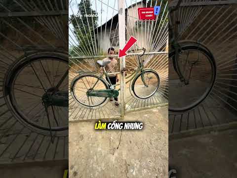 Lấy xe đạp của ngoại gắn vào cổng: 😆 #shorts