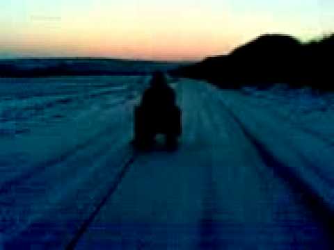 sníh padá sníh, na saních jede z dáli děda mráz...